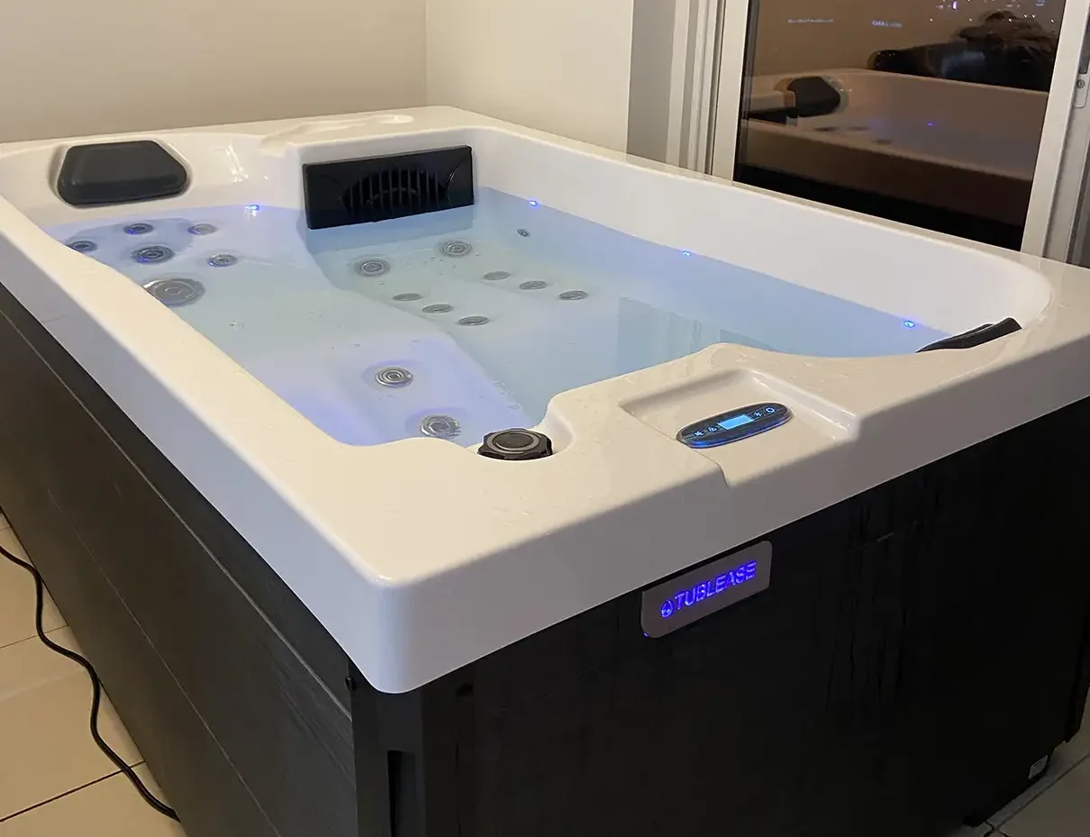 Oceania 2-person hot tub for rent