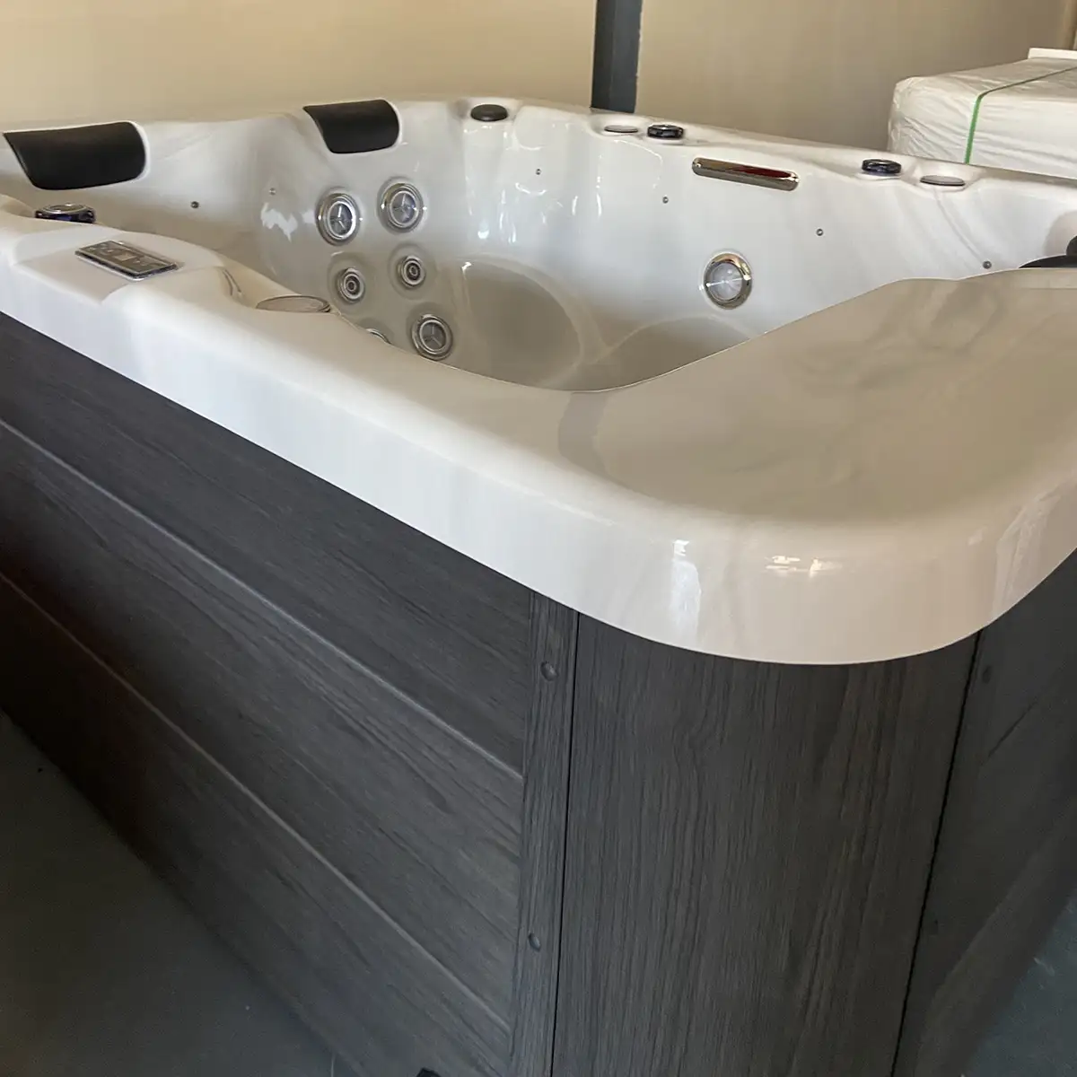 Aquaviva- Jacuzzi for sale