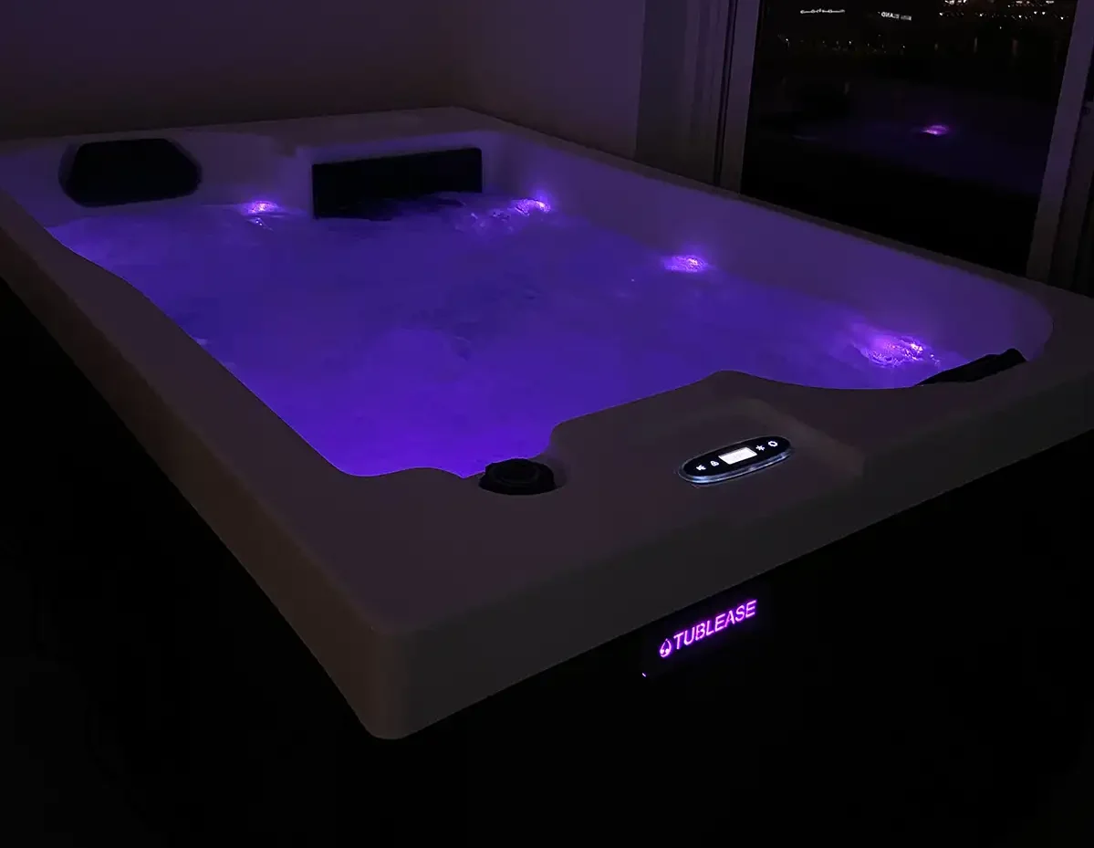 Oceania 2-person jacuzzi for rent